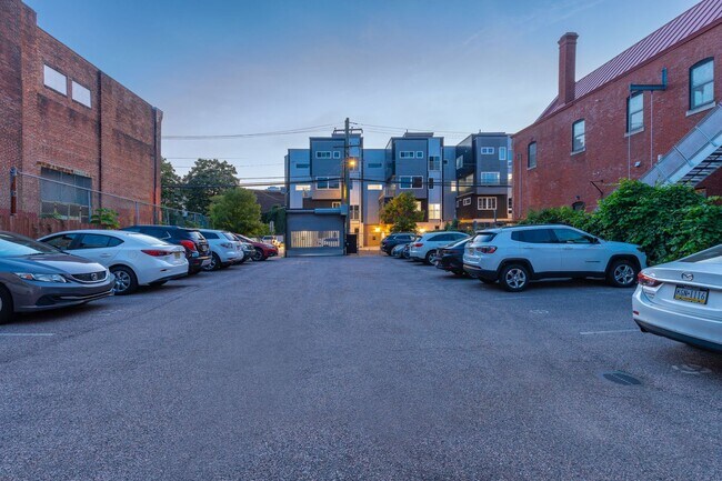 Building Photo - 1221 Mt Vernon St