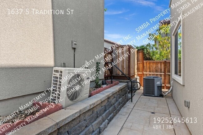 Building Photo - 1637 Tradition St
