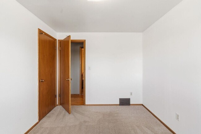 Building Photo - 6520 N Sutherlin St