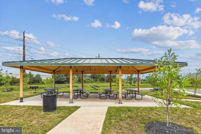 Building Photo - 14076 Sunrise Valley Dr