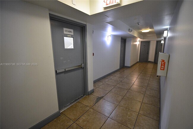 Building Photo - 102 SW 6th Ave