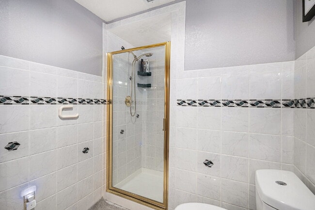 Building Photo - "Spacious 4-Bedroom Retreat with 3.5 Baths...