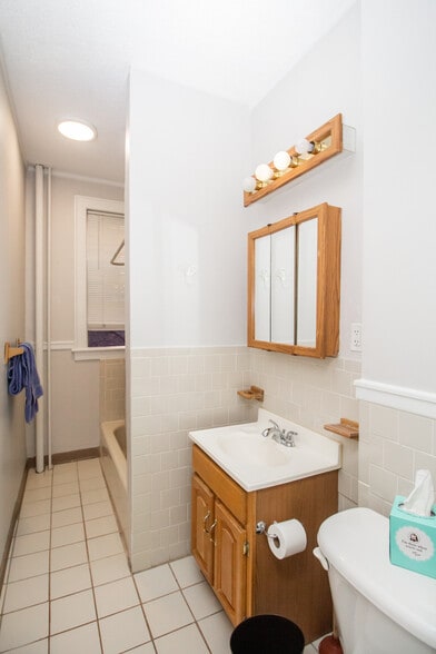 Building Photo - 1253 Beacon St