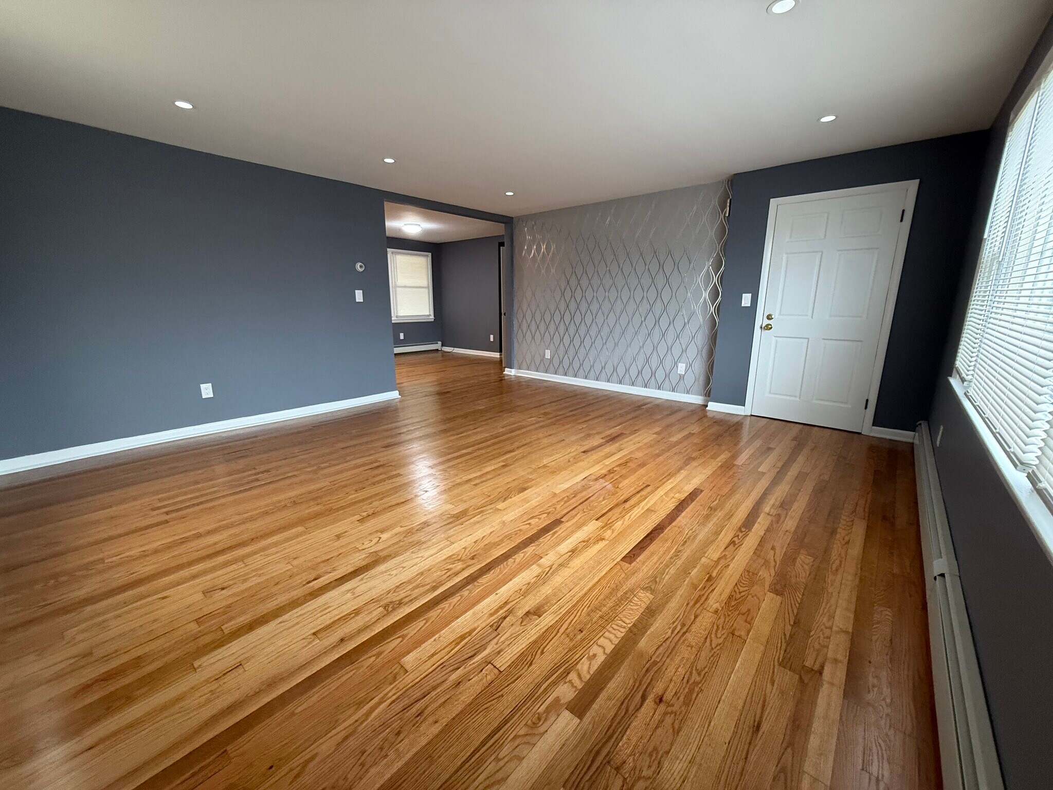 Building Photo - 25 Melrose Pl