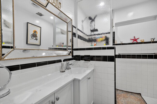 Building Photo - 1570 NE 30th Pl