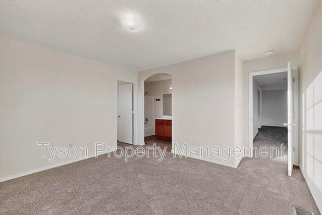 Building Photo - 8001 Vinemont Pl NW