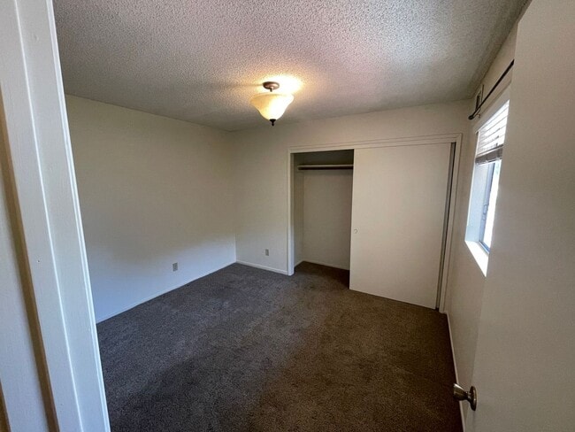 Building Photo - 540 S 5th St