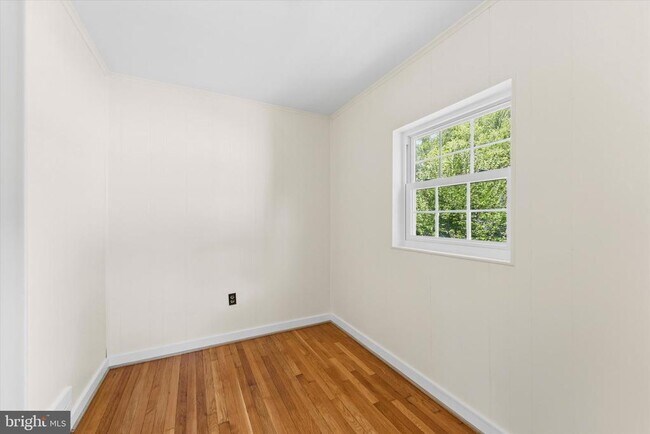 Building Photo - 9 N Greenbrier St