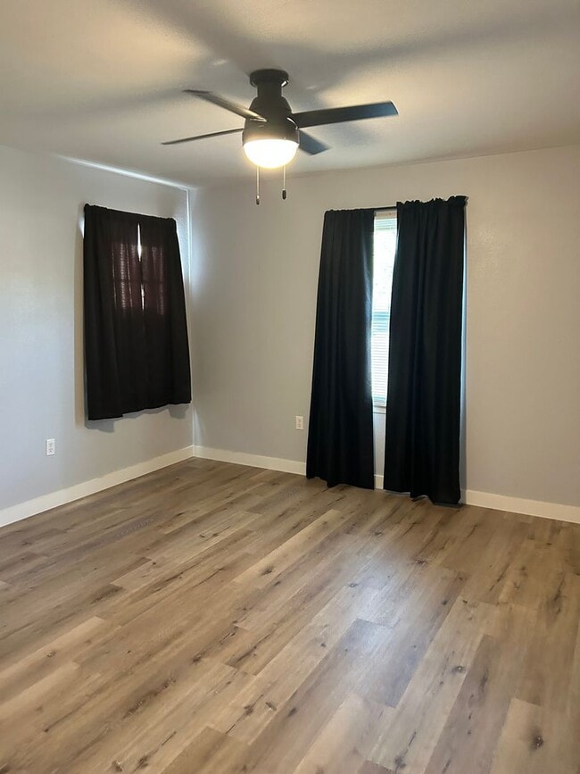 Building Photo - 501 E 17th St