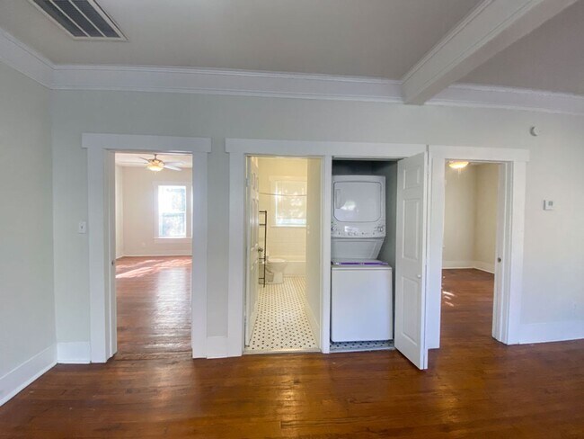 Building Photo - 2Bed/1Bath House for Rent! Available Now!