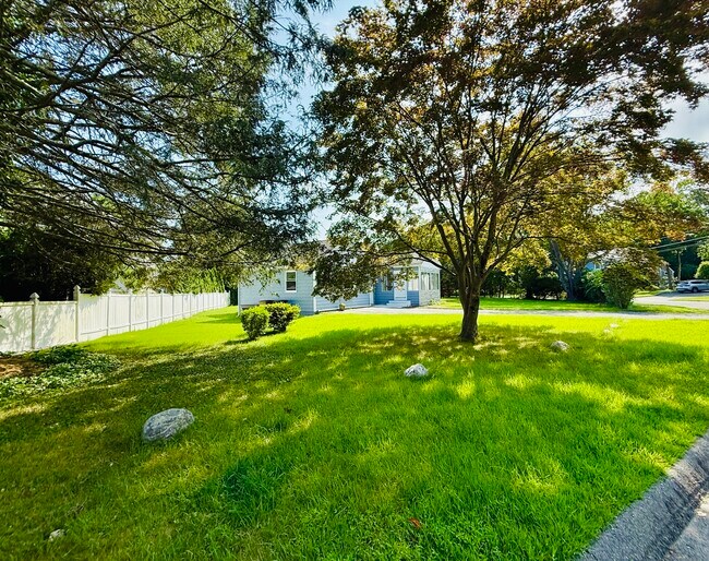 Building Photo - 10 Meadowpark Ave W