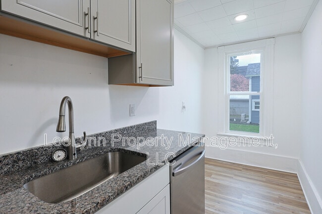 Building Photo - 14208 Temple St