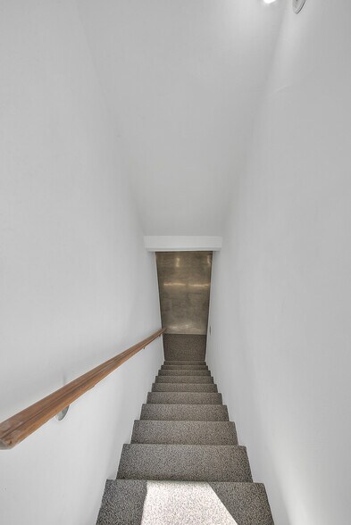 Building Photo - 310 Bayview Dr