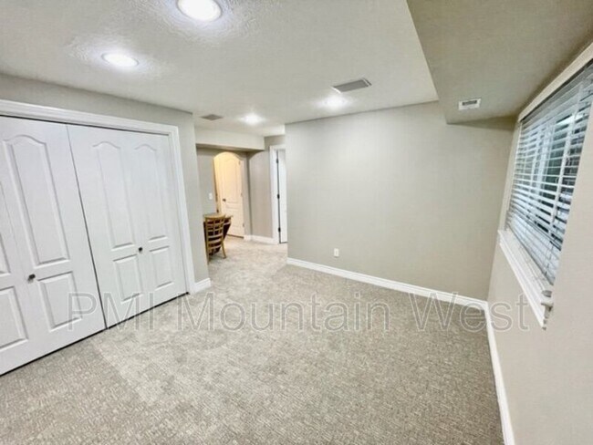 Building Photo - 499 N 200 W