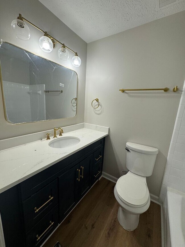 Building Photo - Handsome East Side Home