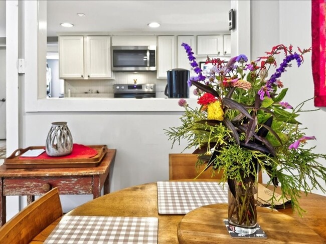 Building Photo - Wonderful Black Mountain Location-Long Term Rental