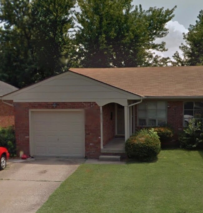 Building Photo - 1730-1732 Tamarack Rd