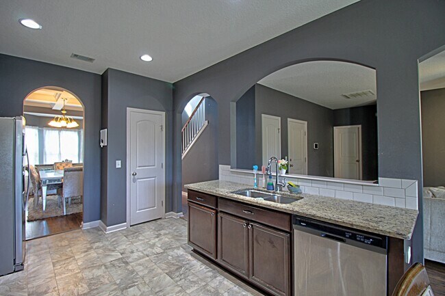 Building Photo - 335 Archie Way