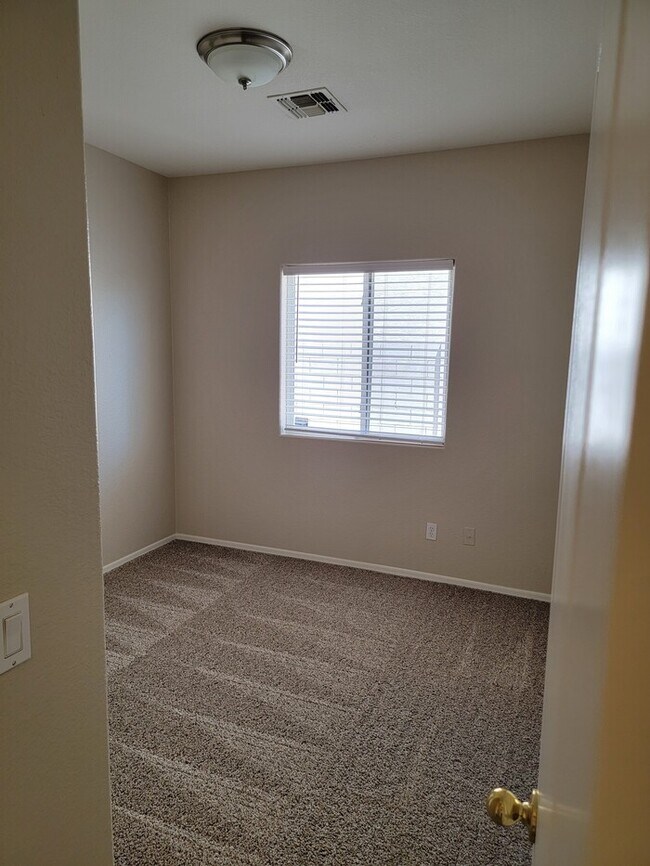 Building Photo - Fantastic 4-Bedroom, 2-Bathroom home For Rent in Avondale!