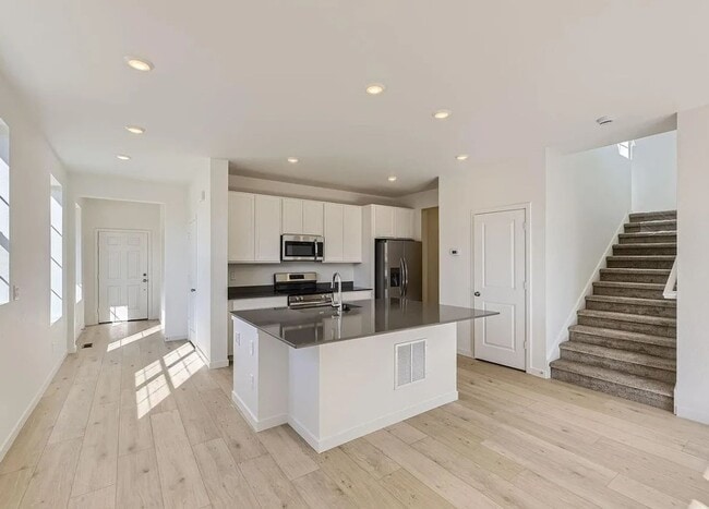 Building Photo - Luxurious CORNER LOT - 3bd 2.5 paired home in Dove Village!