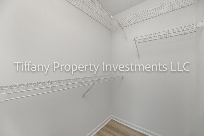 Building Photo - 2427 Hunters Way