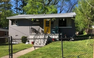 Building Photo - 102 Creel St