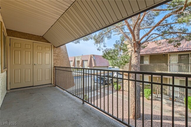 Building Photo - 4330 Sandy River Dr