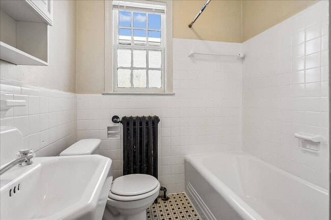 Building Photo - 3944 7th St NE