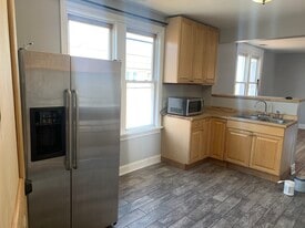 Building Photo - 4933 W Medill Ave