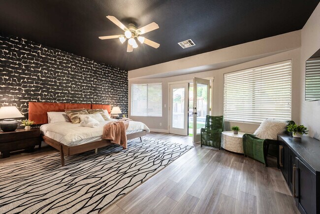 Building Photo - 5924 E Woodridge Dr