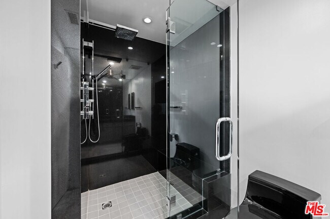 Building Photo - 4267 Marina City Dr