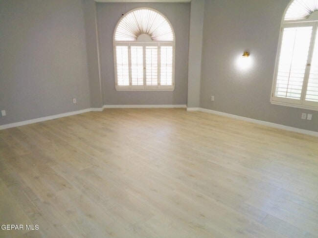 Building Photo - 2120 Greenlee Dr