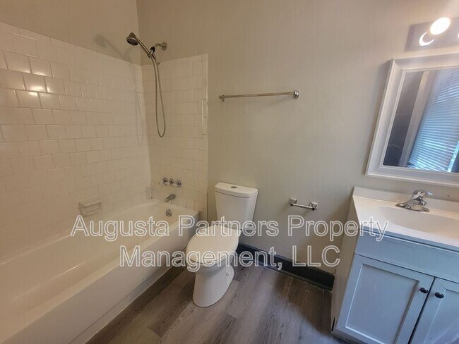 Building Photo - 508 3rd St