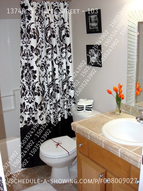 Building Photo - 13749 SW Hazel St