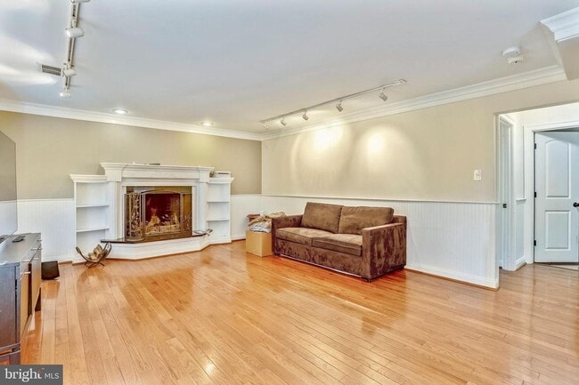 Building Photo - Renovated 6 bedroom/3.5 bath home in Winston Churchill school district.