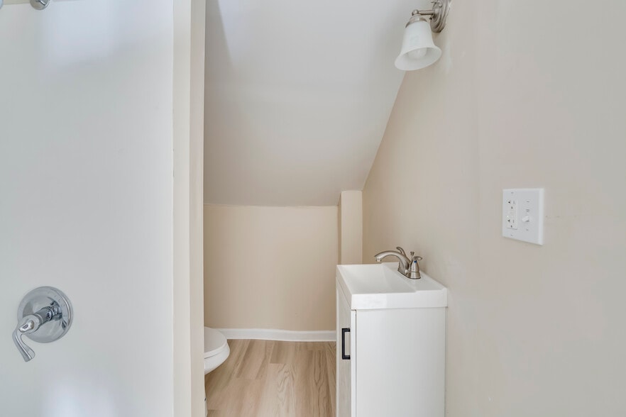 Building Photo - 514 Francis St