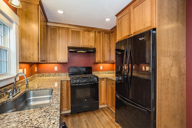 Building Photo - 36 E Foster St