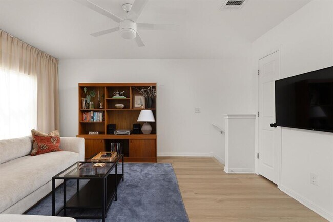 Building Photo - 6702 Routenburn St