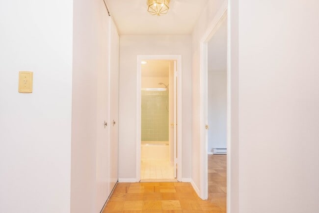 Building Photo - 1 Bed 1 Bath Condo in Barcroft Hills