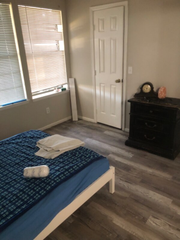 Building Photo - 457 S Memphis Way