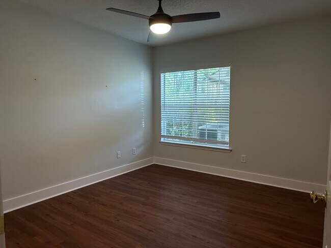 Building Photo - Updated Apartment in Plantation Point