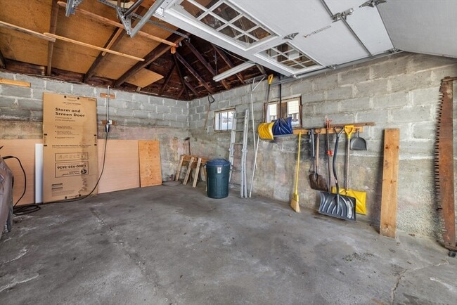 Building Photo - 33 Seagrave St