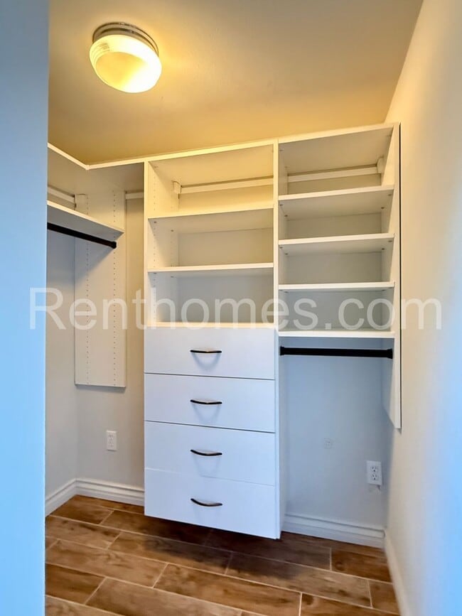 Building Photo - 4227 Mt Herbert Ave