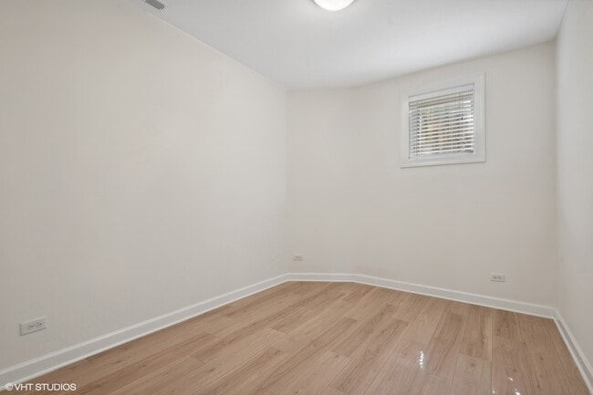 Building Photo - 3252 Thayer St