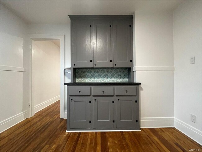 Building Photo - 434 23rd St