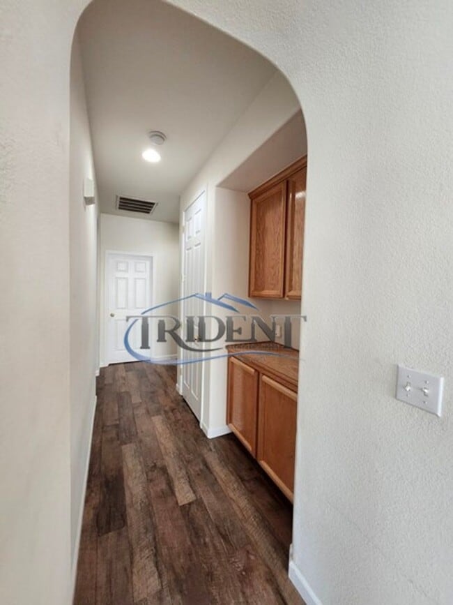 Building Photo - 1038 Zanes Dr