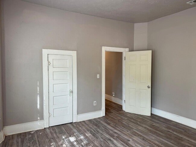 Building Photo - 1504 Austin St