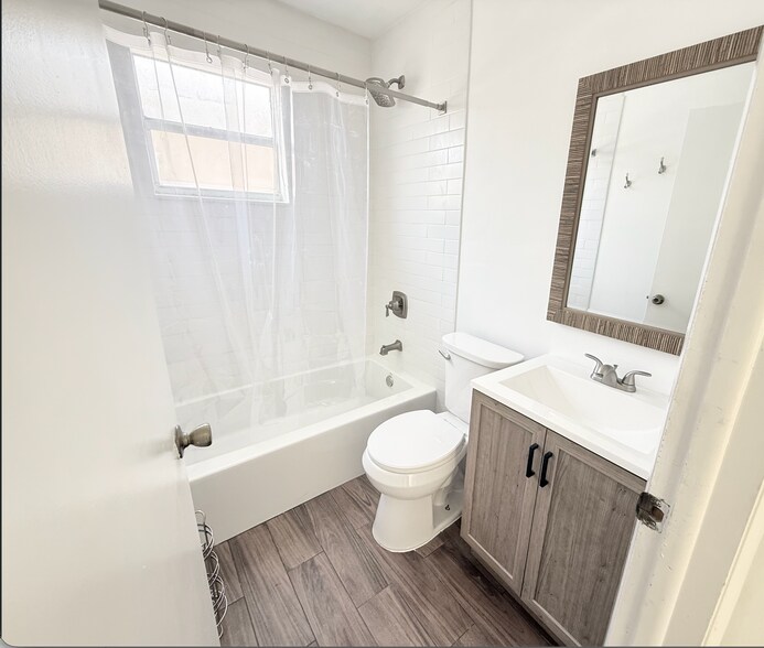 Building Photo - 2645 SW 28th Ct