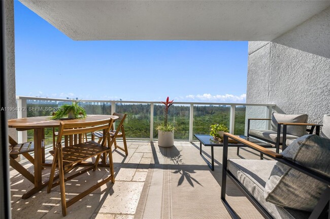 Building Photo - 14951 Royal Oaks Ln