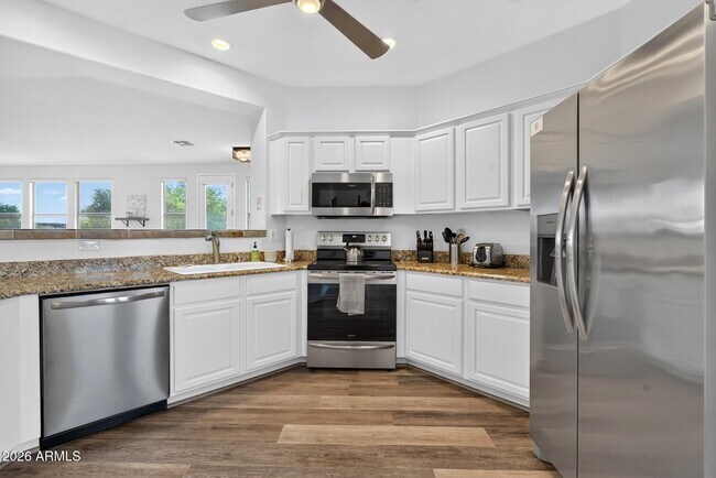 Building Photo - 15221 N Clubgate Dr
